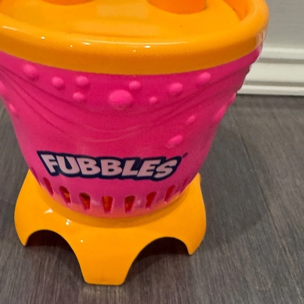 NWOT Fubbles Pink and Orange Auto Bubble Maker for Kids Toddlers Babies
